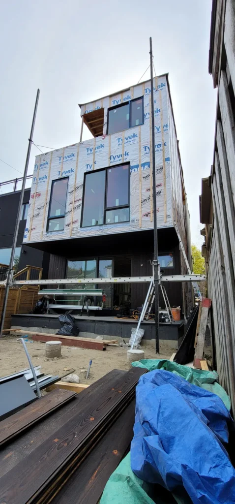 Mixed-material siding project in Toronto