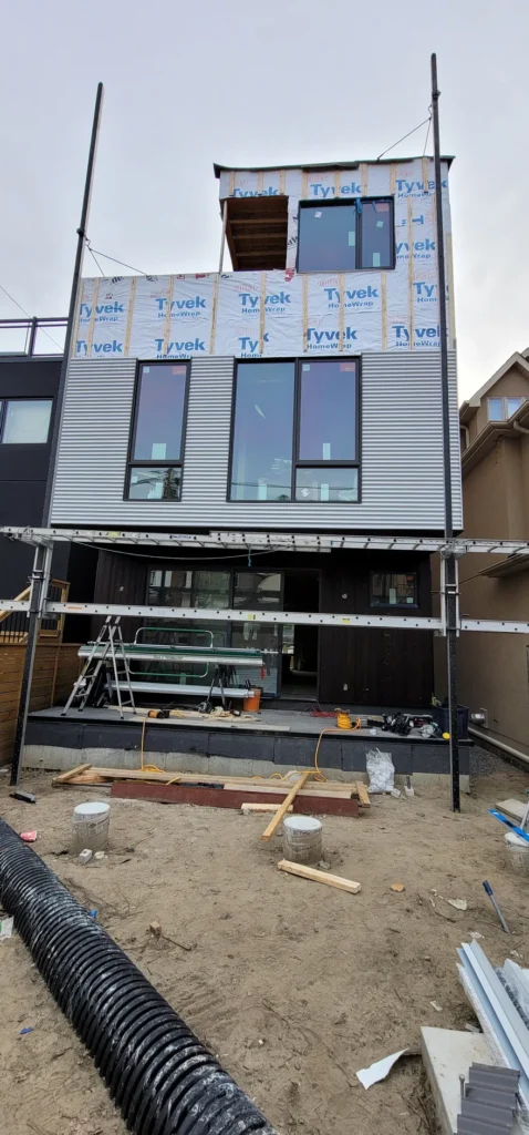 Mixed-material siding project in Toronto